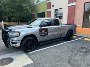 o7 garage door silver truck